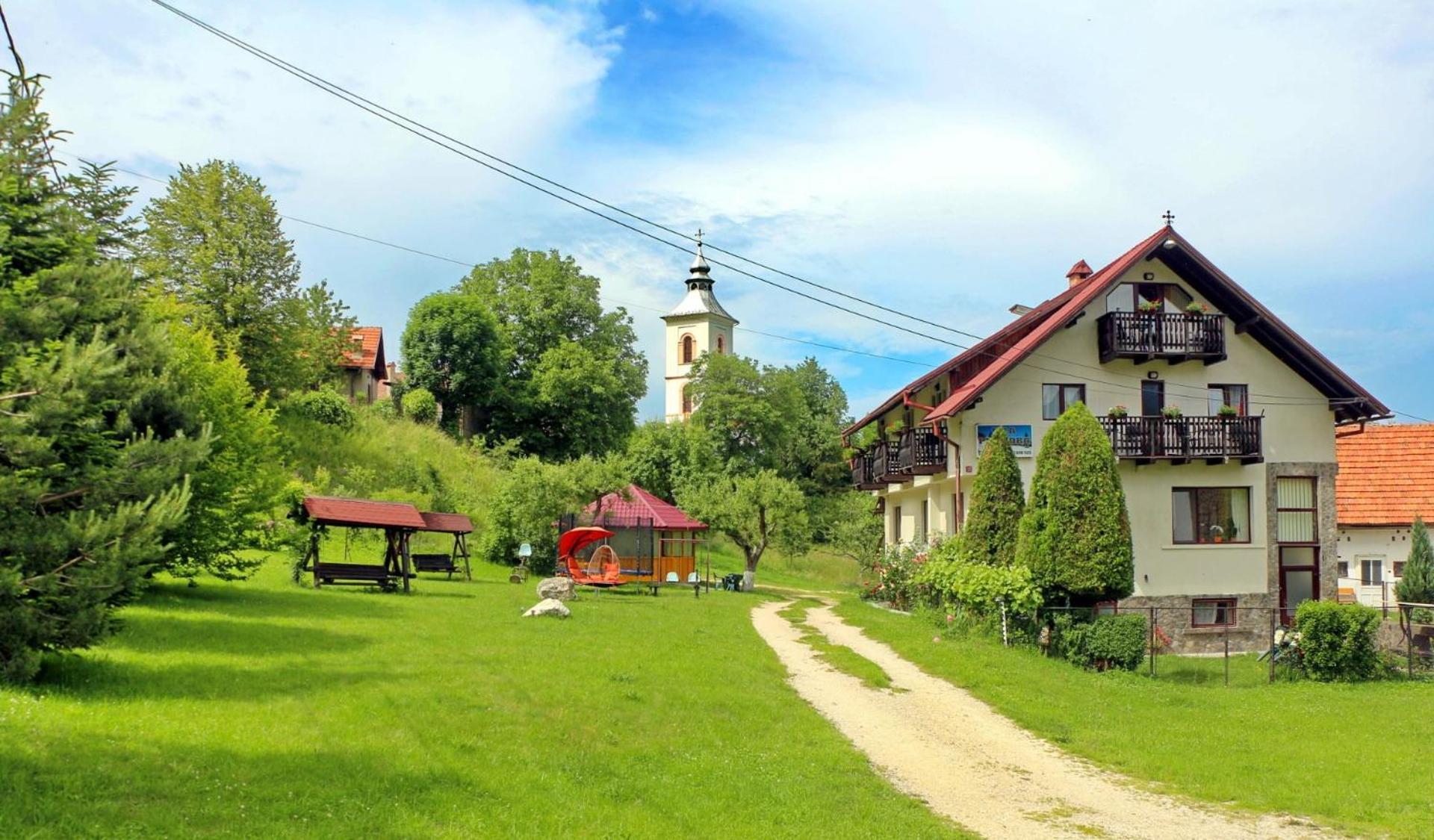 Pel Flora Hotel Бран Екстериор снимка