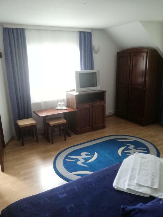 Pel Flora Hotel Бран Екстериор снимка