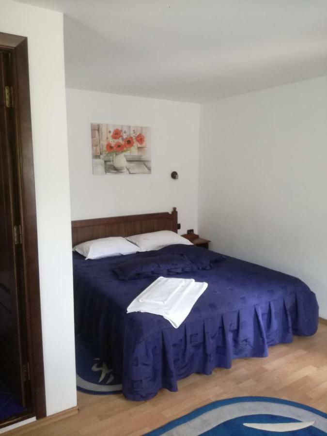 Pel Flora Hotel Бран Екстериор снимка