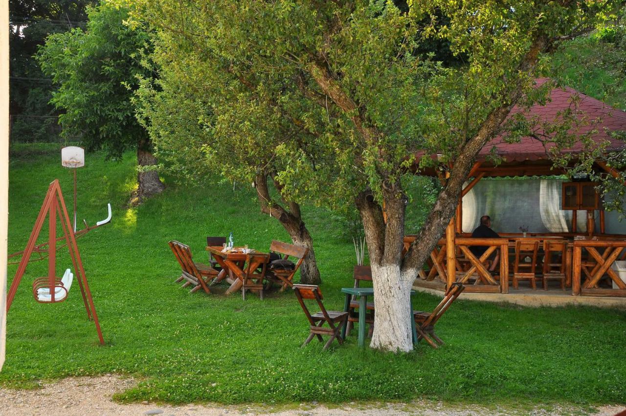 Pel Flora Hotel Бран Екстериор снимка