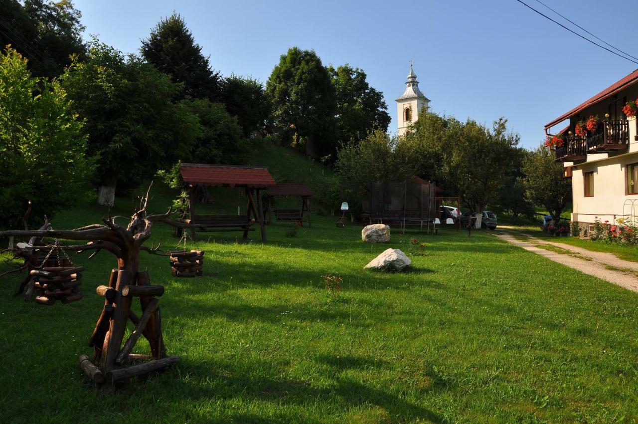 Pel Flora Hotel Бран Екстериор снимка